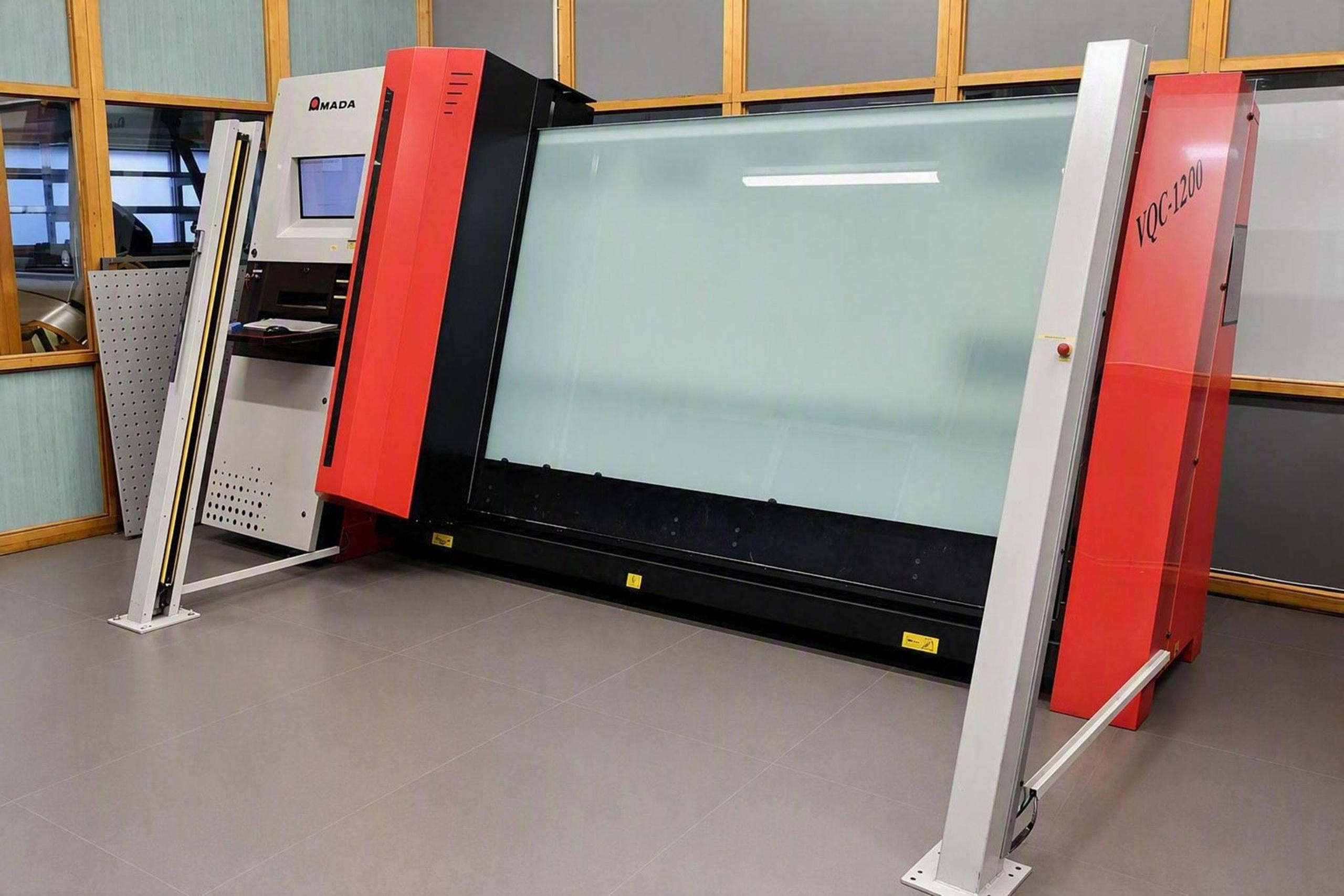 Amada Merogep gyártóberendezés a Fastron Hungária méréstechnikai szolgáltatások üzemében
