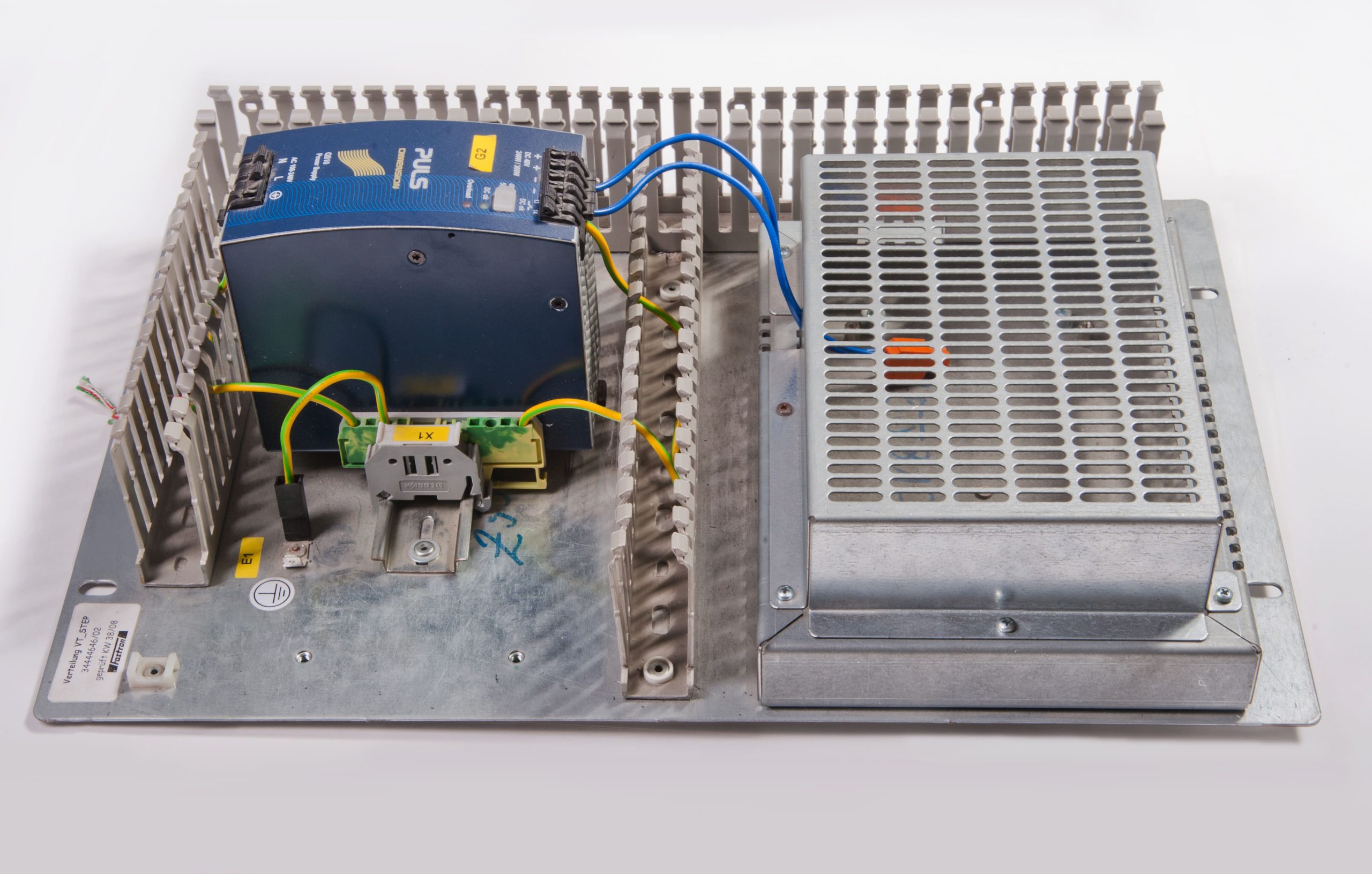 Elektromechanikai összeszerelés a Fastron Hungária üzemében – elektromechanikai szerelés (2)