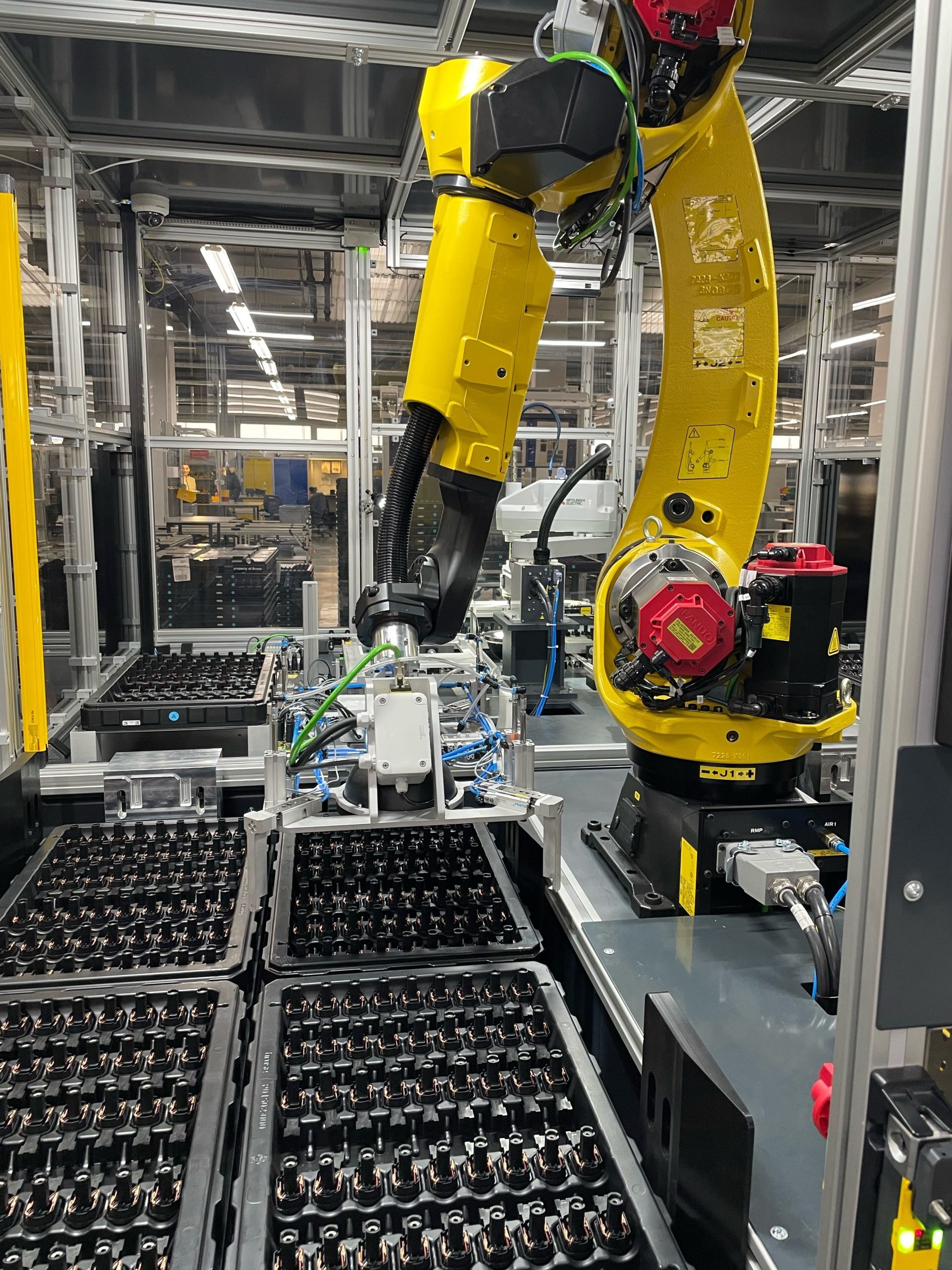 Bérszerelés a Fastron Hungária üzemében – elektromechanikai szerelés