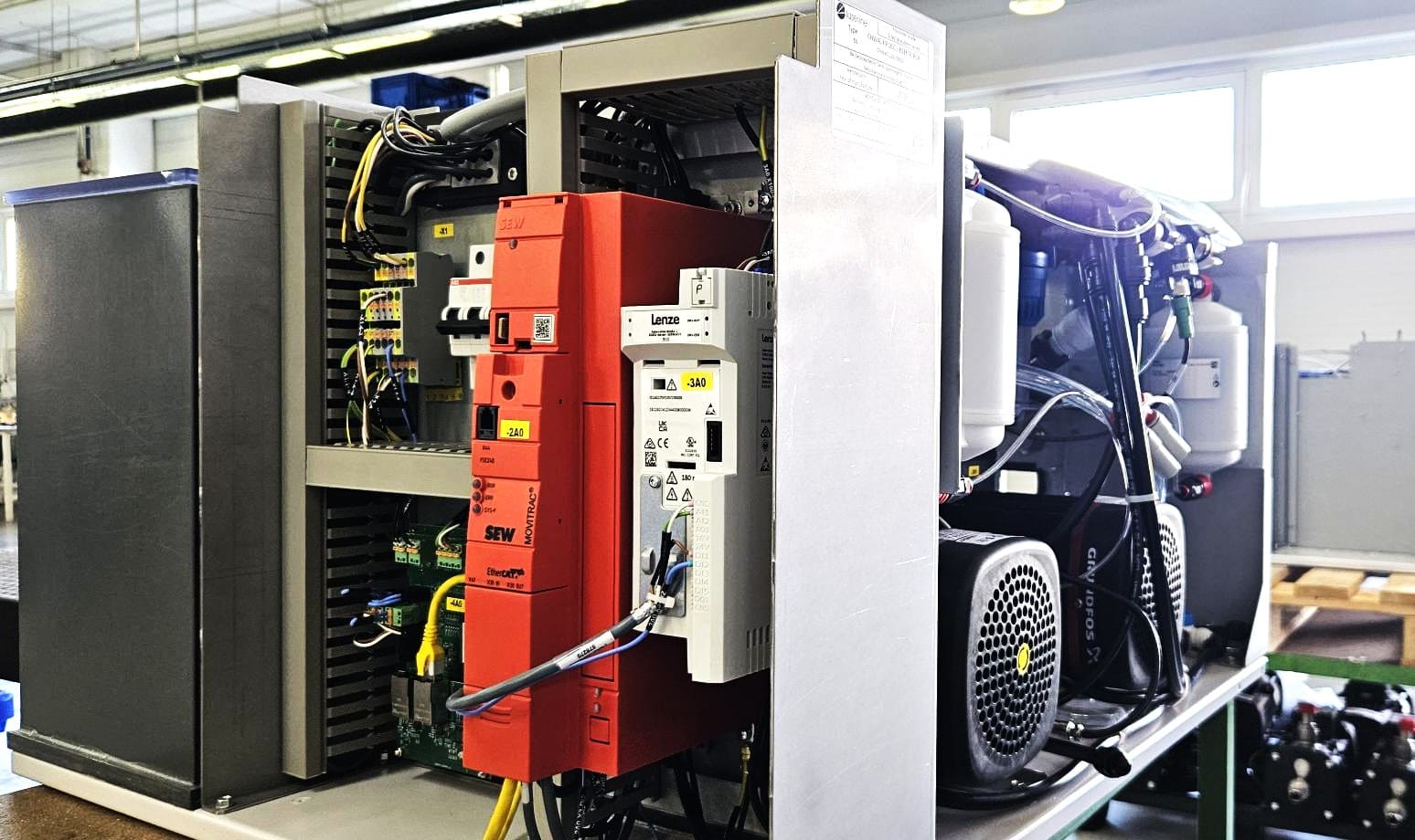 Részegység szerelés a Fastron Hungária üzemében – elektromechanikai szerelés (2)